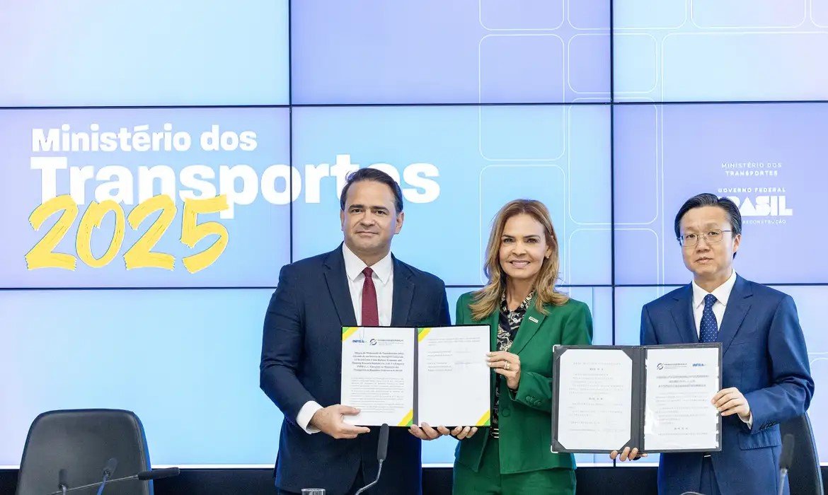 Brasil e China fazem parceria para construir ferrovia ligando Atlântico ao Pacífico