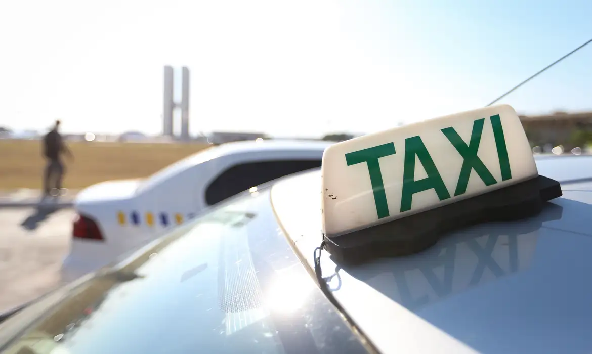 Fim da taxa de verificação de taxímetros beneficiará 300 mil taxistas