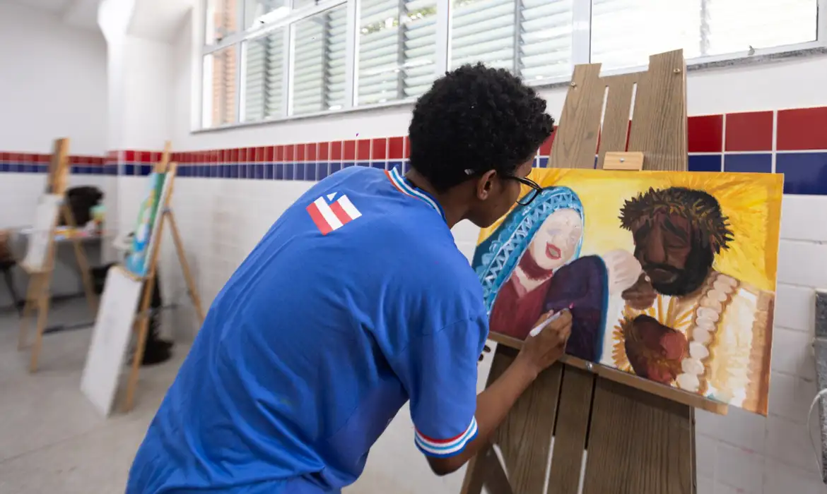 Artes e acolhimento: escola mostra modelo de ensino integral na Bahia