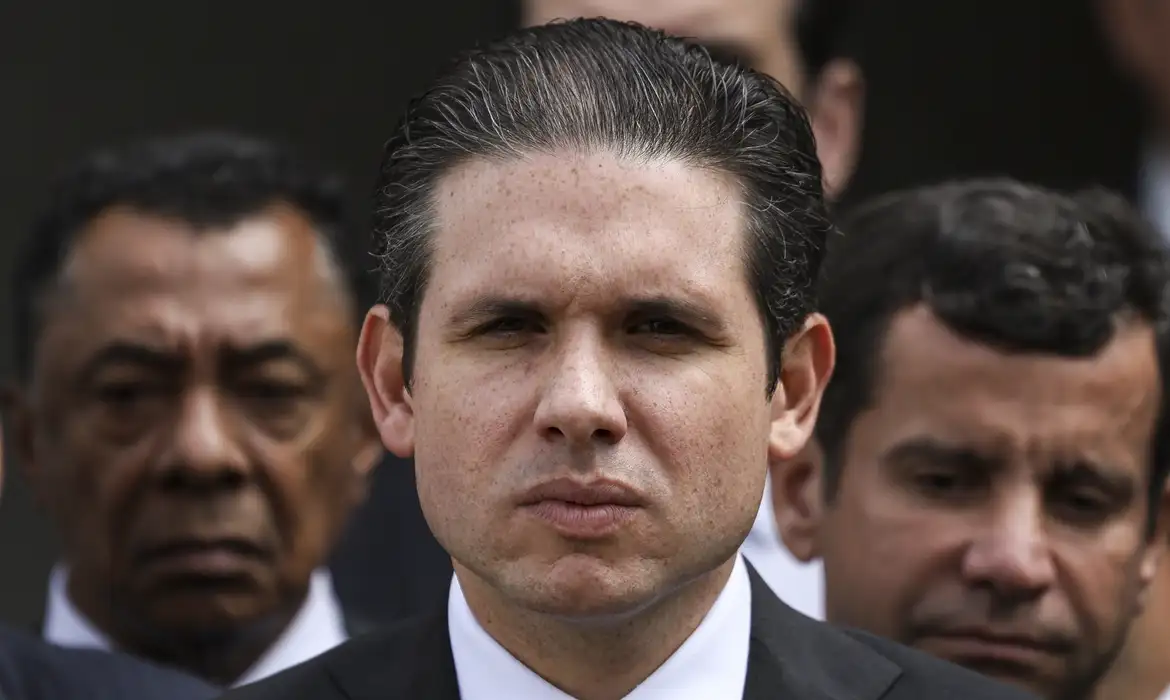 Oposição vai à Câmara, mas Hugo Motta proíbe reunião durante recesso