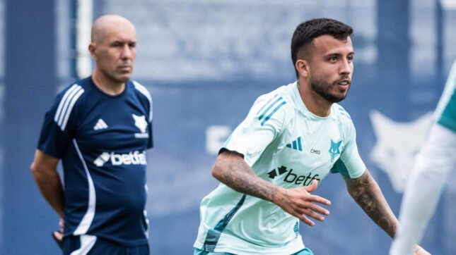 Destaque do Cruzeiro volta a treinar após mais de três meses