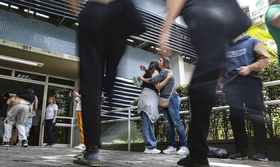 Mulheres representam 60% das inscrições no Enem 2025