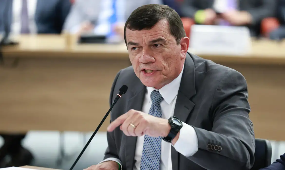 Defesa alega que ex-ministro atuou "ativamente" contra golpe de Estado